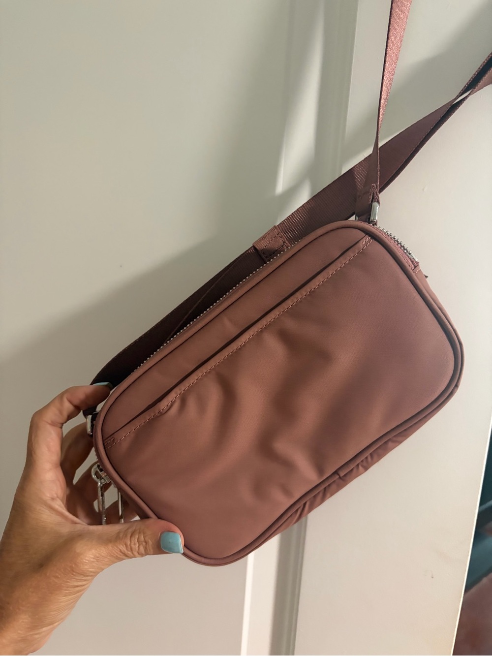 lululemon athletica mauve crossbody bag - Picture 2 of 3